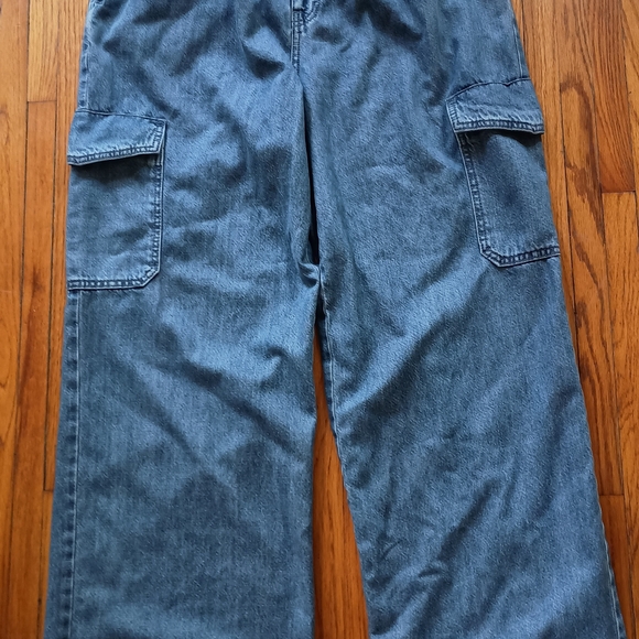 Universal Thread Blue Wide Leg Cargo Jeans - Picture 1 of 5
